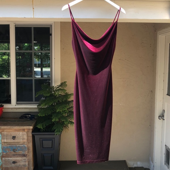 Lulus Dresses & Skirts - Lulu’s stretch velvet body con midi slip dress